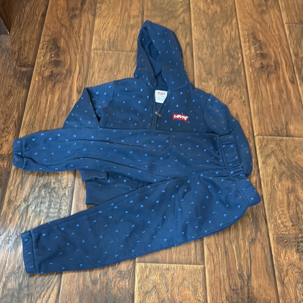4/5 Levi’s jogger sweat suit. Great condition blue/blue.